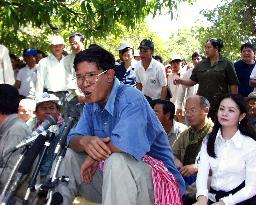 Hun Sen in election campaign